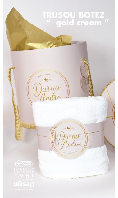 Trusou de botez pentru baieti cu broderie eleganta personalizata, Gold Cream 8